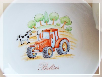 Kézzel festett porcelán, traktor
